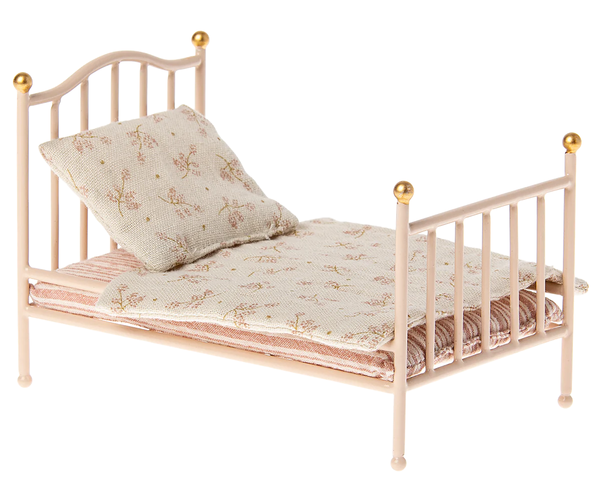 Vintage Bed, Mouse - Rose