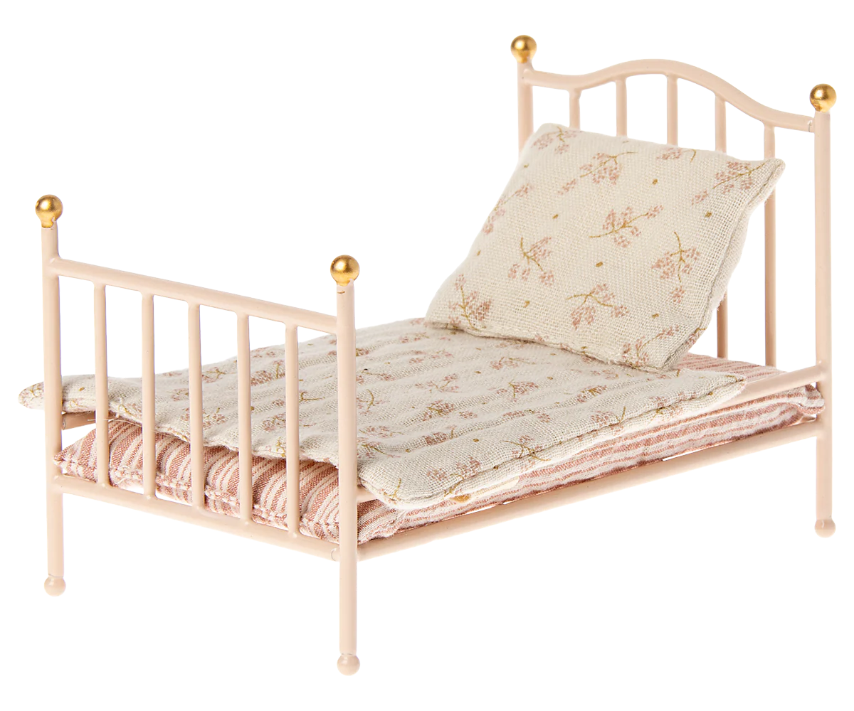 Vintage Bed, Mouse - Rose