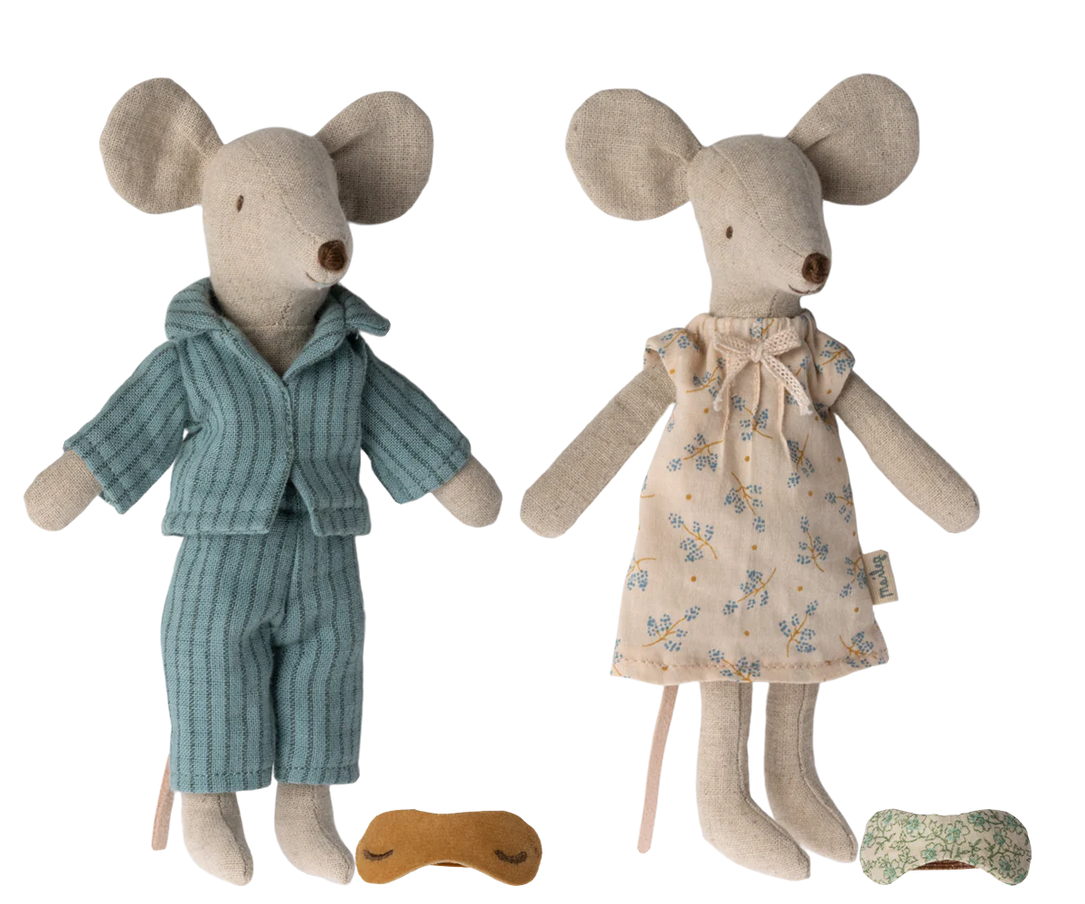 Mum & Dad Mice in Cigar Box