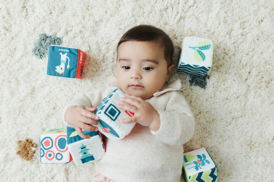 Feel to Learn: Soft rattle cubes set