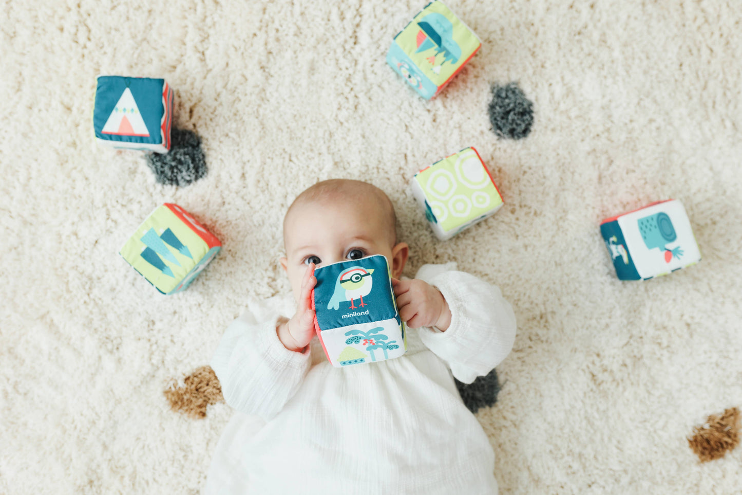 Feel to Learn: Soft rattle cubes set